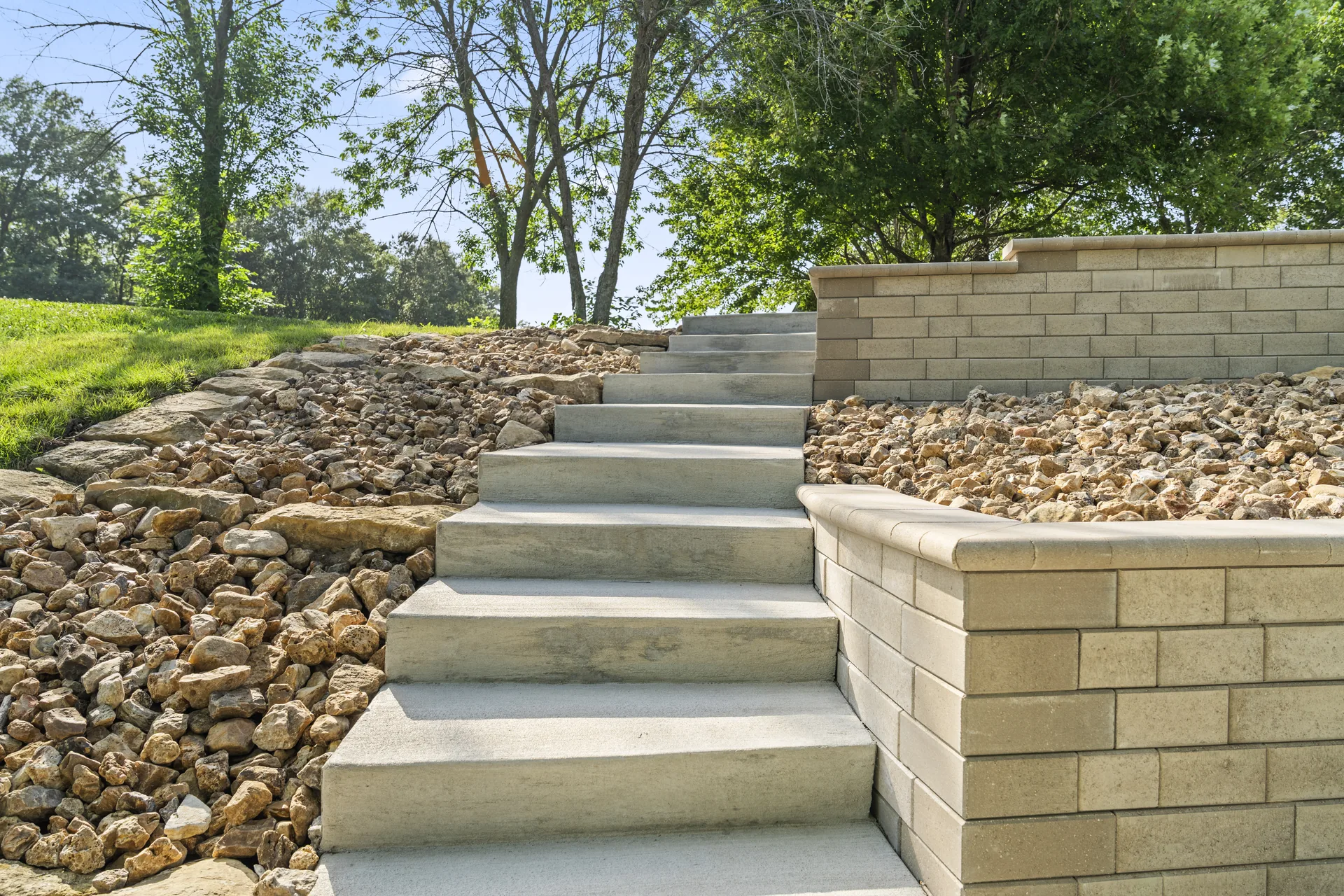 Close view of steps, wall blocks and stone ground cover