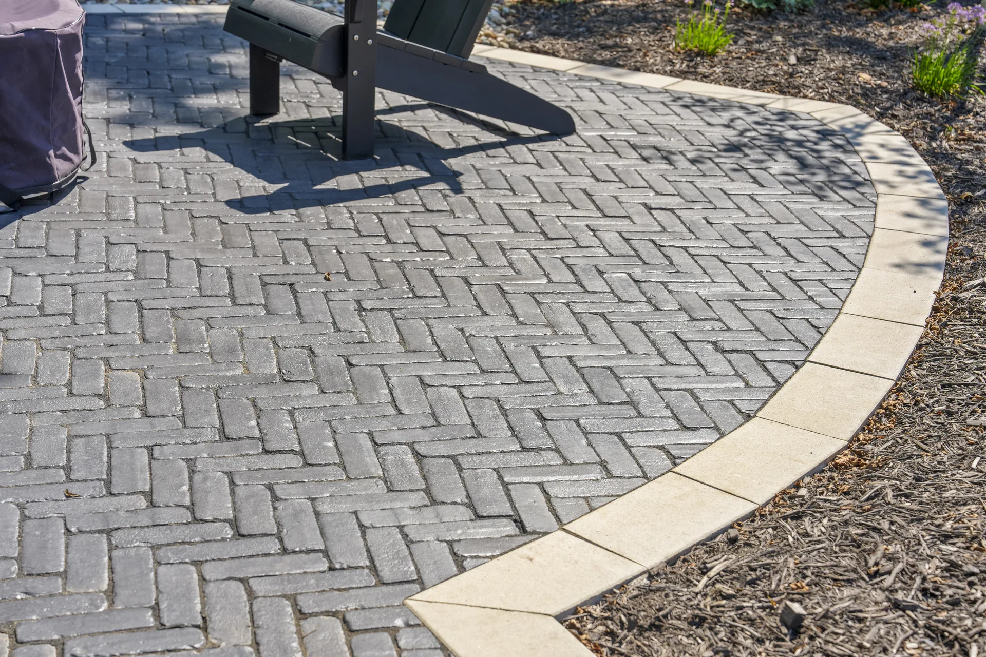 Close view of the rectangular paver pattern
