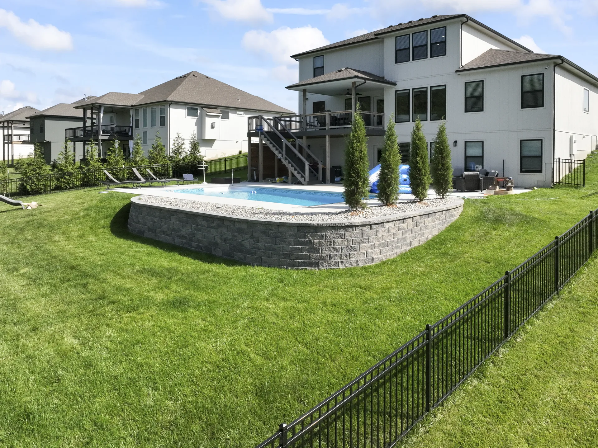 Side view of the wall enclosing the pool area