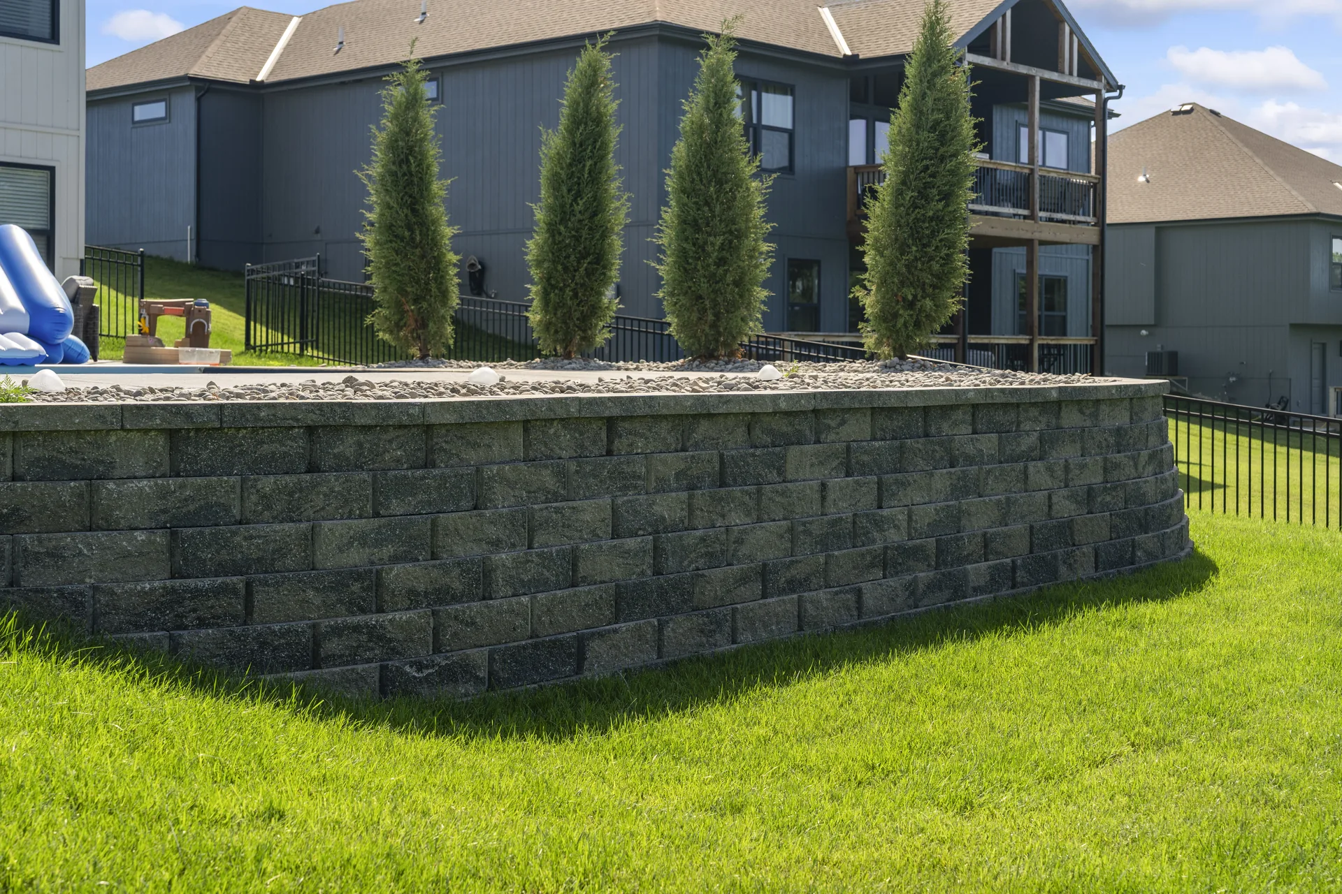 Close view of the curved block wall
